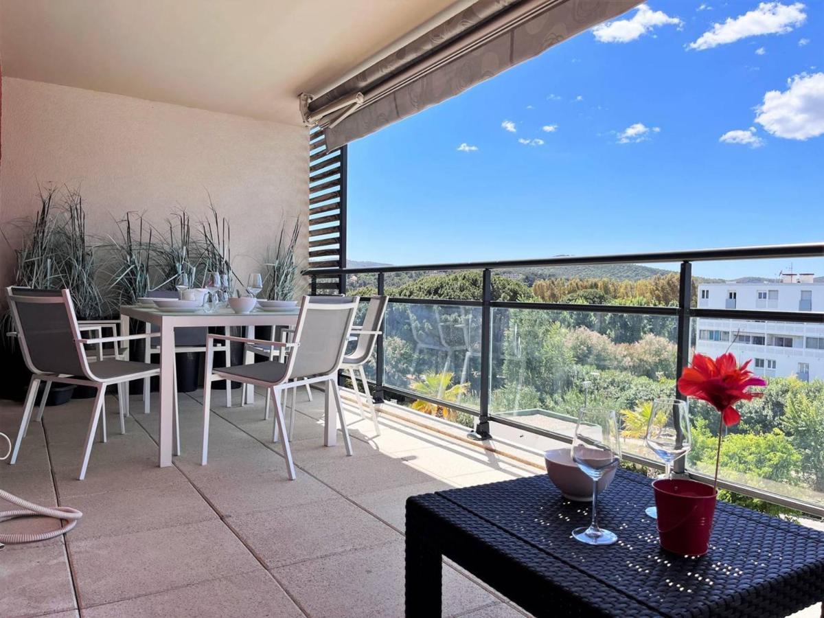 Charmant T2 Climatise Avec Grande Terrasse, Piscine Et Parking Privatif, Proche Plage Et Commerces. - Fr-1-251-441 Le Lavandou Luaran gambar