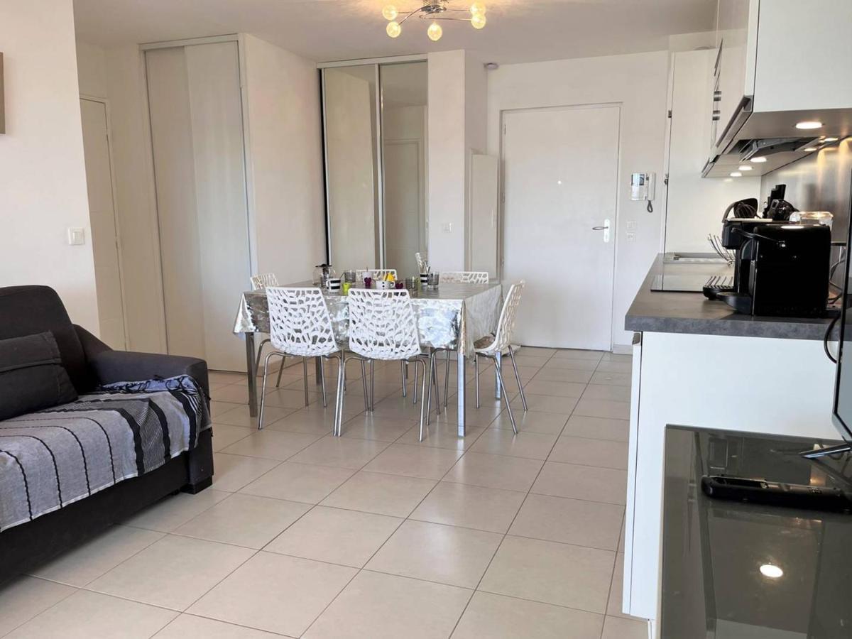 Charmant T2 Climatise Avec Grande Terrasse, Piscine Et Parking Privatif, Proche Plage Et Commerces. - Fr-1-251-441 Le Lavandou Luaran gambar